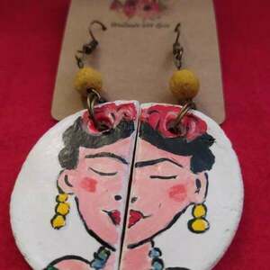 Ζωγραφισμένα στο χέρι σκουλαρίκια Frida Kahlo κρεμαστά - πηλός, boho, κρεμαστά, μεγάλα, φθηνά - 4