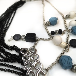 Κολιέ με αλυσίδες, μαύρο και ασημί χρώμα με pendants από λάβα - ορείχαλκος, χάντρες, κοντά