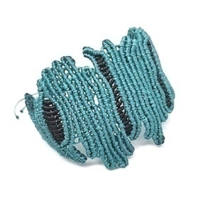 Βραχιόλι μακραμέ "κοράλι" πράσινο-μαύρο / macrame bracelet "coral" - μακραμέ, κορδόνια, χεριού, αυξομειούμενα, φαρδιά