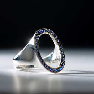 Οβάλ κενό ασημένιο δαχτυλίδι με μπλε πέτρες περιμετρικά. Φτιαγμένο στο χέρι από ασήμι 925 και ζιργκόν ένα κομψό ιδιαίτερο δώρο για ιδιαίτερες γυναίκες. - ημιπολύτιμες πέτρες, ασήμι 925, boho, μεγάλα, δώρα για γυναίκες - 4