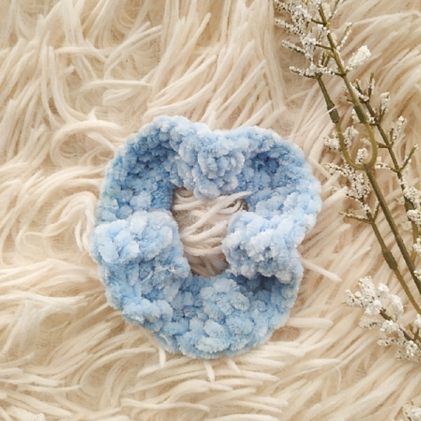 Velvet baby blue Scrunchies - νήμα, βελούδο, λαστιχάκια μαλλιών