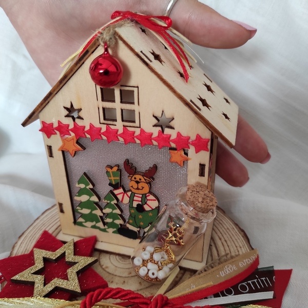Γούρι 2021 ξύλινο σπιτάκι σε κορμό - ξύλο, σπίτι, χριστουγεννιάτικα δώρα, γούρια, προσωποποιημένα - 2