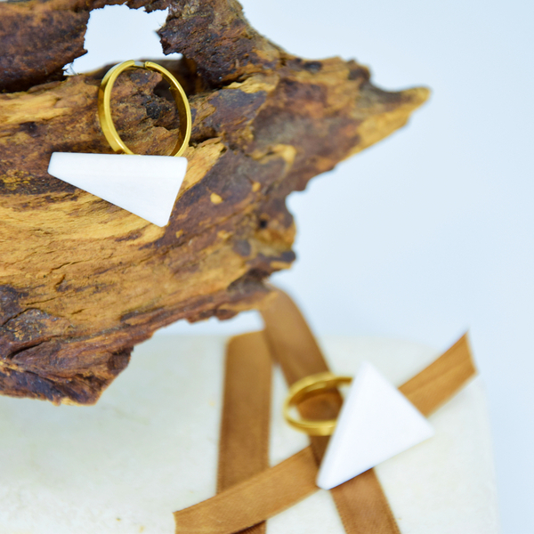 Μαρμάρινο δαχτυλίδι σε σχήμα τρίγωνο από κατάλευκο κρυσταλλιζέ μάρμαρο Θάσου - ασήμι, επιχρυσωμένα, μικρά, για γάμο, αυξομειούμενα - 3