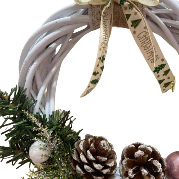 Χειροποιητο χριστουγεννιατικο στεφανι με κουκουναρια και μπαλιτσες ροζ και ασπρες - στεφάνια, διακοσμητικά, κουκουνάρι, χριστουγεννιάτικα δώρα - 2