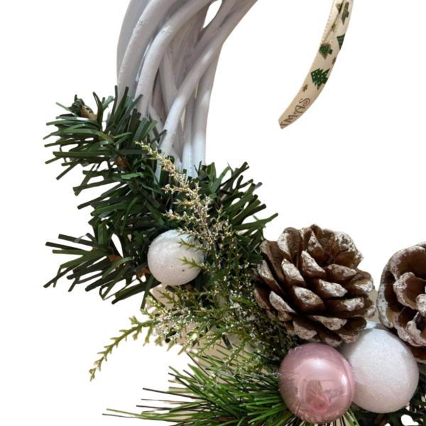 Χειροποιητο χριστουγεννιατικο στεφανι με κουκουναρια και μπαλιτσες ροζ και ασπρες - στεφάνια, διακοσμητικά, κουκουνάρι, χριστουγεννιάτικα δώρα - 3