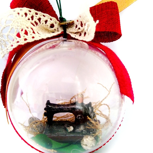 Χριστουγεννιάτικη μπάλα γούρι με ραπτομηχανή - vintage, plexi glass, γούρια, μπάλες