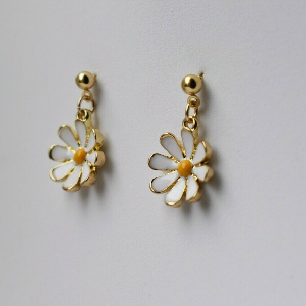 "Minimal daisies"- Κρεμαστά σκουλαρίκια μαργαρίτες από ορείχαλκο (2,5εκ.) - ορείχαλκος, λουλούδι, καρφωτά, μικρά, faux bijoux - 2