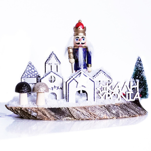 Χειροποίητη "χιονισμένη" Διακοσμητική Σύνθεση με τον πρωταγωνιστή τον γιορτινό Καρυοθραύστη|Χριστουγεννιάτικη Διακόσμηση - ξύλο, vintage, σπίτι, χιονονιφάδα, πρώτα Χριστούγεννα