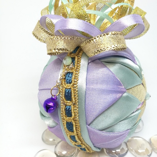 Χριστουγεννιάτικη μπάλα στολίδι με παλ χρώματα - ύφασμα, χριστουγεννιάτικα δώρα, στολίδια, μπάλες - 2