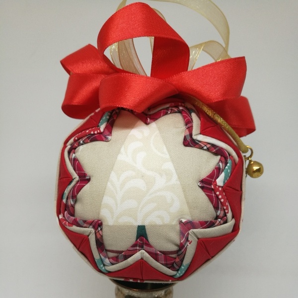 Χριστουγεννιάτικη μπάλα στολίδι με κεντητό αρνάκι - ύφασμα, χριστουγεννιάτικα δώρα, στολίδια, μπάλες - 2