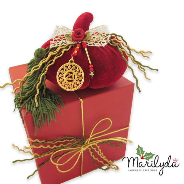 Γούρι βελούδινη κολοκύθα μπορντό - ύφασμα, βελούδο, χριστουγεννιάτικα δώρα, κολοκύθα, γούρια - 3