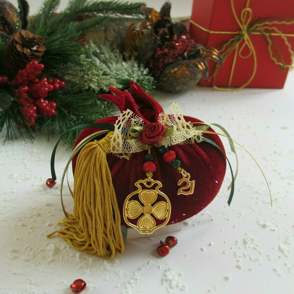 Γούρι βελούδινο ρόδι μπορντό - ύφασμα, βελούδο, ρόδι, χριστουγεννιάτικα δώρα, γούρια - 4