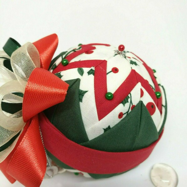 Χριστουγεννιατικο στολίδι σε παραδοσιακά χρώματα - ύφασμα, γούρι, χριστουγεννιάτικα δώρα, στολίδια, μπάλες - 4