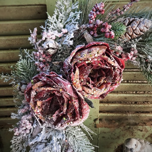 Χριστουγεννιάτικο στεφανι με κόκκινα τριαντάφυλλα και πουλάκι - στεφάνια, διακοσμητικά, χριστουγεννιάτικα δώρα - 3