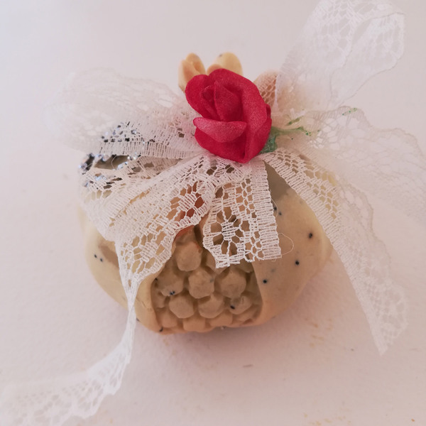Χειροποίητο αρωματικό σαπούνι -γούρι με λουλούδι - ρόδι, χριστουγεννιάτικα δώρα, γούρια - 3