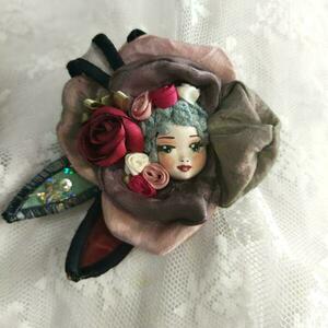 Χαριτωμένη υφασμάτινη καρφίτσα με ζωγραφιστό προσωπάκι - ύφασμα, μαμά, λουλουδάτο, δώρα για δασκάλες - 4