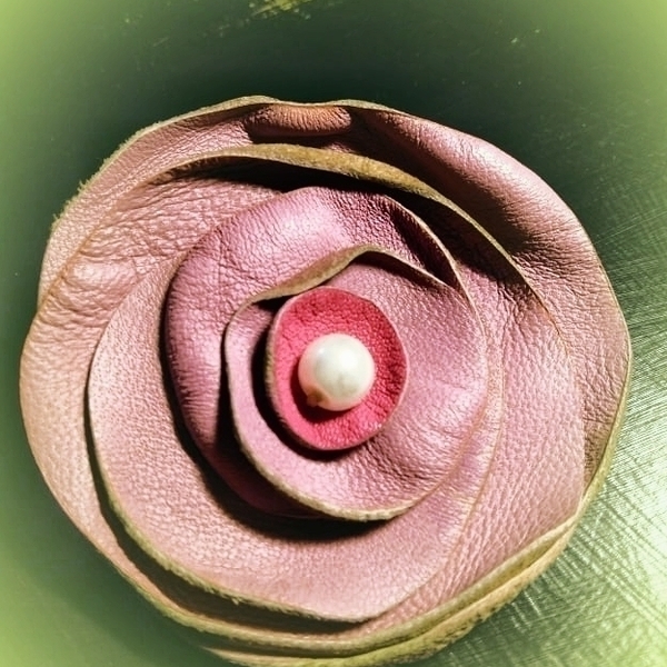 δερμάτινο ρόδο, χειροποίητη δερμάτινη καρφίτσα - δέρμα, τριαντάφυλλο, δώρα για γυναίκες - 2