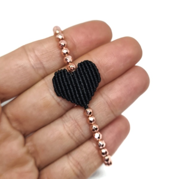 Μαύρη καρδούλα μακραμέ με ροζ χρυσό αιματίτη - ημιπολύτιμες πέτρες, καρδιά, μακραμέ, χεριού, αυξομειούμενα - 4