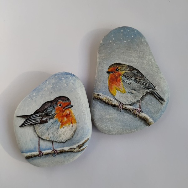 Κοκκινολαίμης σε χιονισμένο κλαδί - πέτρα, διακοσμητικές πέτρες - 2