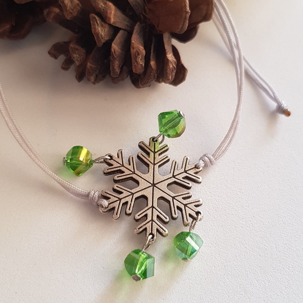 Βραχιόλι με νιφάδα και πράσινες κρυστάλλινες χάντρες - charms, χιονονιφάδα, χριστουγεννιάτικα δώρα, χεριού