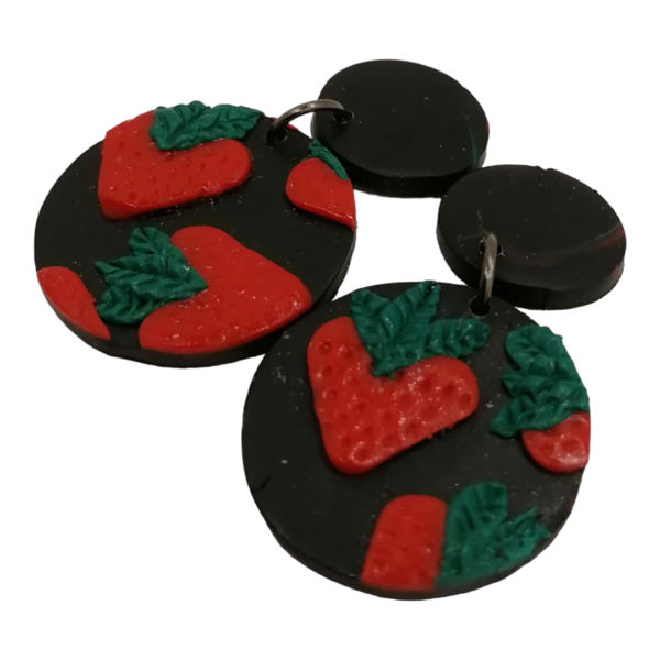 Σκουλαρίκια καρφωτά φλουρί με ανάγλυφες φράουλες από πολυμερικό πηλό - πηλός, κρεμαστά, faux bijoux, φρούτα, καρφάκι