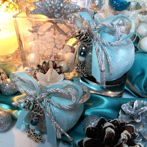 Γούρι 2024 αρωματικό κερί ρόδι γαλάζιο-holographic 6×6cm - γούρι, ρόδι, χριστουγεννιάτικα δώρα, γούρια, πρωτοχρονιά, κεριά & κηροπήγια - 4