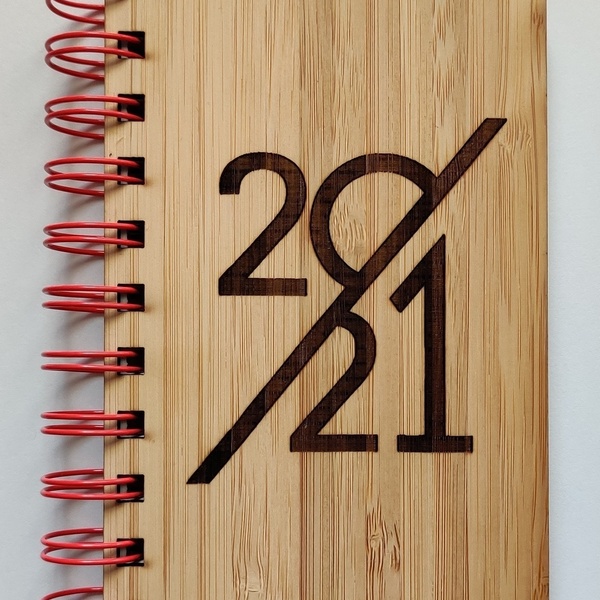 Σημειωματάριο 2021 - ξύλο, γούρια