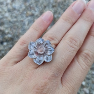 Ατσάλινο δαχτυλίδι με λουλούδι πολυμερικού πηλού. - λουλούδι, ατσάλι, μεγάλα, αυξομειούμενα, φθηνά - 3