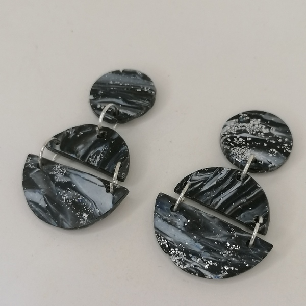 Tριπλά ασπρόμαυρα σκουλαρίκια από πολυμερή πηλό - πηλός, ατσάλι, κρεμαστά, faux bijoux, φθηνά - 2