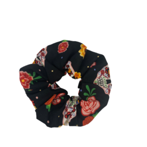 Scrunchie σε pattern νεκροκεφαλές με λουλούδια. - ύφασμα, rock, λαστιχάκια μαλλιών