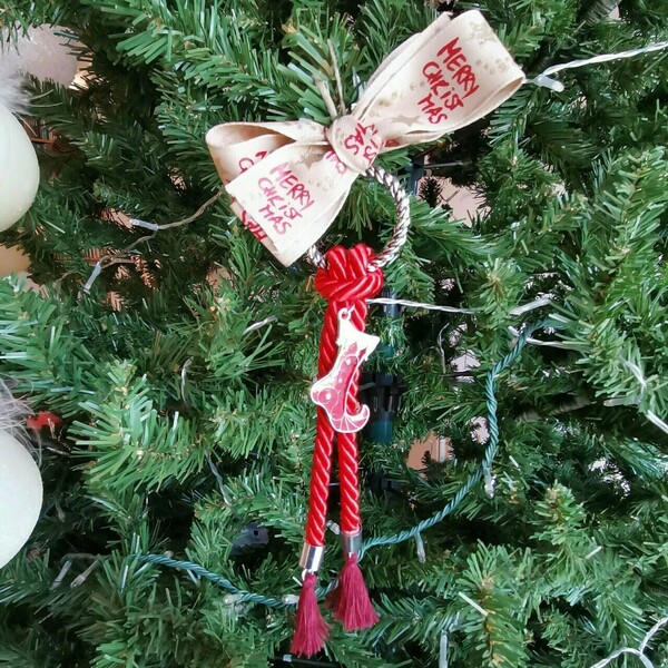 Γούρι 2022,Χριστουγεννιάτικο γούρι με μεταλλική κάλτσα τρίκλωνο κορδόνι και κορδέλα με ευχές - νήμα, δώρο, χριστουγεννιάτικο, γούρια - 2