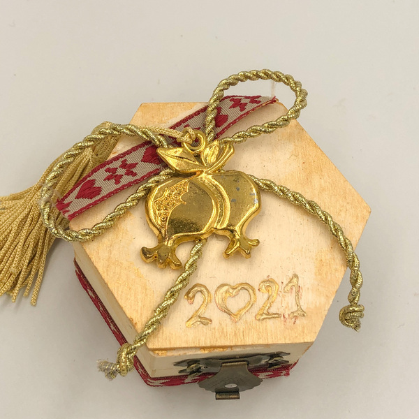 Πολυγωνικό κουτακι «ρόδι» με χρυσή φουντα - ξύλο, χριστουγεννιάτικο, ρόδι, γούρια - 4