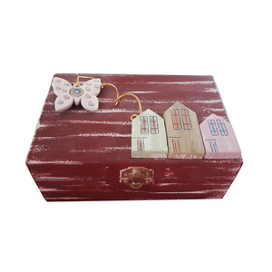 Κοσμηματοθήκη ξύλινη χειροποίητη ζωγραφισμένη στο χέρι Σπίτια με κεραμική πεταλούδα 18x8x12 Μπορντό Καπαδάκης - ζωγραφισμένα στο χέρι, χειροποίητα, κοσμηματοθήκη, κουτιά αποθήκευσης, δώρα για γυναίκες