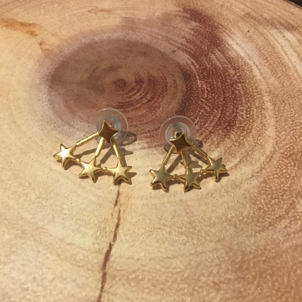 Δίπλα Σκουλαρικια με αστερια - επιχρυσωμένα, ορείχαλκος, καρφωτά