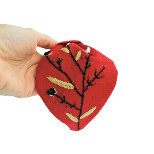 Χειροποίτη φλοράλ στέκα με κέντημα στο χέρι σε κοκκινο λινό ύφασμα σε ρομαντικό στυλ / Handmade floral embroidery headband in red linen cloth . - στέκες - 2