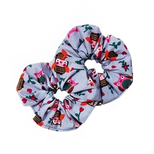 Scrunchie/ Λαστιχάκια μαλλιών 'γκρι κουκουβάγιες'- 1 τεμάχιο - ύφασμα, απαραίτητα καλοκαιρινά αξεσουάρ, λαστιχάκια μαλλιών - 2