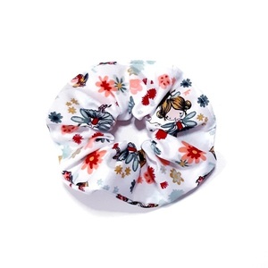 Scrunchie/ Λαστιχάκια μαλλιών 'άσπρες νεράιδες' - 1 τεμάχιο - ύφασμα, απαραίτητα καλοκαιρινά αξεσουάρ, λαστιχάκια μαλλιών