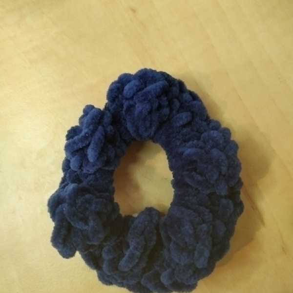 Velvet Navy blue scrunchie - νήμα, βελούδο, λαστιχάκια μαλλιών - 2