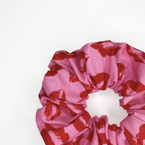 *Kiss* medium cotton scrunchie - βαμβάκι, για τα μαλλιά, λαστιχάκια μαλλιών - 2