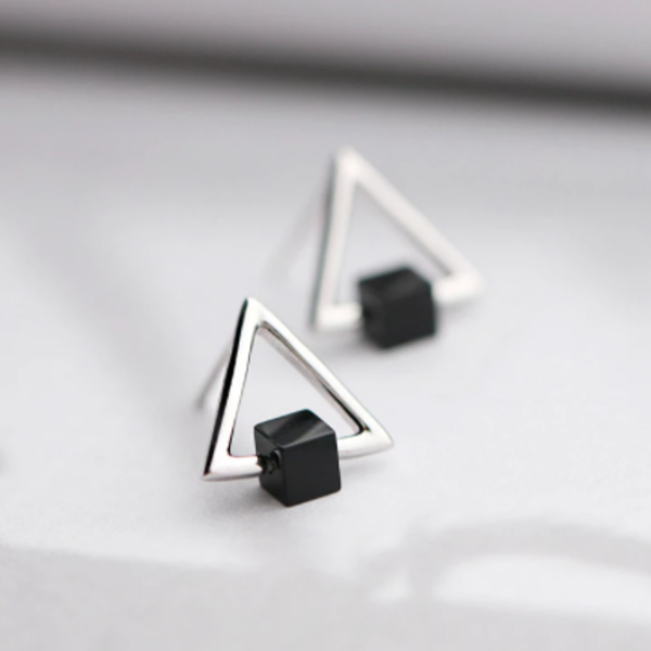 Σκουλαρίκια τρίγωνα με μαύρη πέτρα - ασήμι, καρφωτά, μικρά - 3