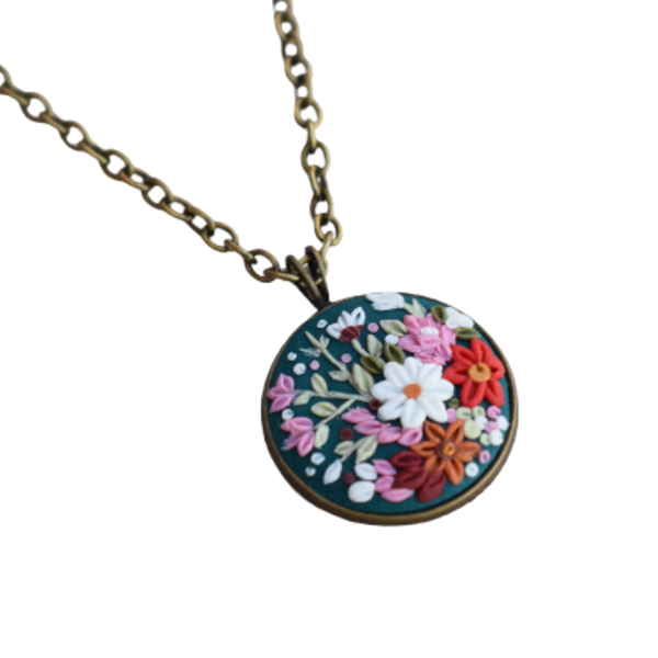 "Floral pendant"- Χειροποίητο μεταγιόν με λουλούδια (πηλός, μπρούτζος) (αλυσίδα 60εκ.) - charms, πηλός, κοντά, λουλούδι, μπρούντζος