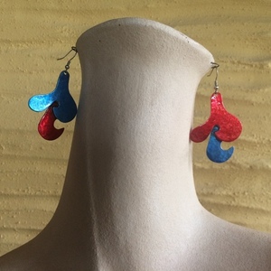 Χρωματιστά σκουλαρίκια "Μπουμπούκια" σε ασύμμετρο μπλε-κόκκινο - αλπακάς, κρεμαστά, μεγάλα, φθηνά - 2