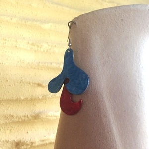 Χρωματιστά σκουλαρίκια "Μπουμπούκια" σε ασύμμετρο μπλε-κόκκινο - αλπακάς, κρεμαστά, μεγάλα, φθηνά - 4