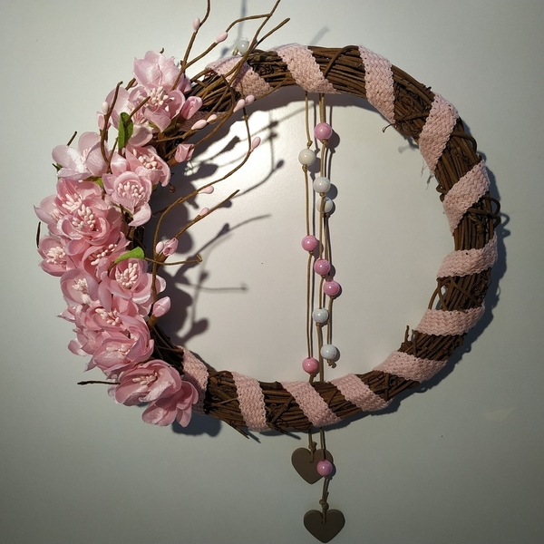 Στεφάνι λυγαριάς Χειροποίητο με υφασμάτινα άνθη ροζ αμυγδαλιάς 22εκ - στεφάνια - 4
