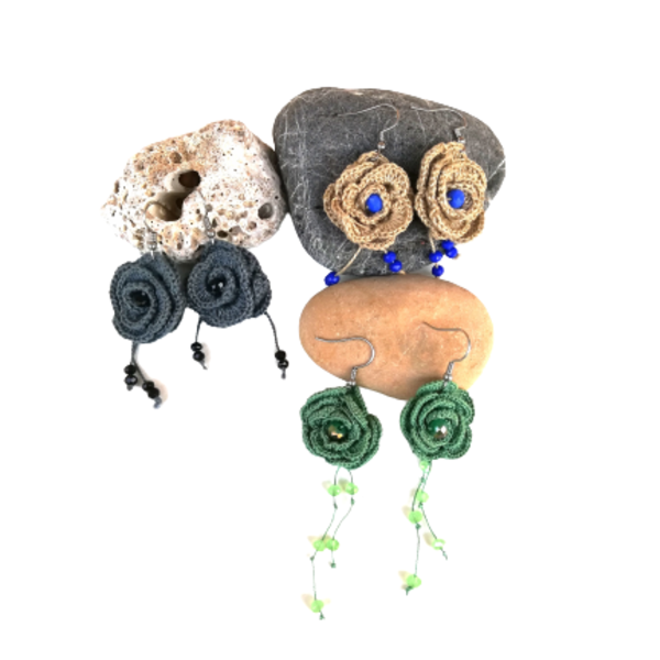 Πλεκτά σκουλαρίκια τριαντάφυλλα - πράσινο - λουλούδι, ατσάλι, κρεμαστά, faux bijoux, πλεκτά - 3