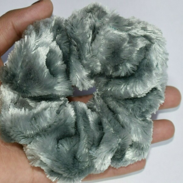 Furry scrunchies - Σετ 2 τεμ γούνινα πολυτελή κοκαλάκια - δώρο, λαστιχάκια μαλλιών - 4