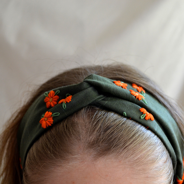 Χειροποίητη κεντημένη κορδέλα "The one with the embroidered olive green headband" - κορδέλες μαλλιών - 2