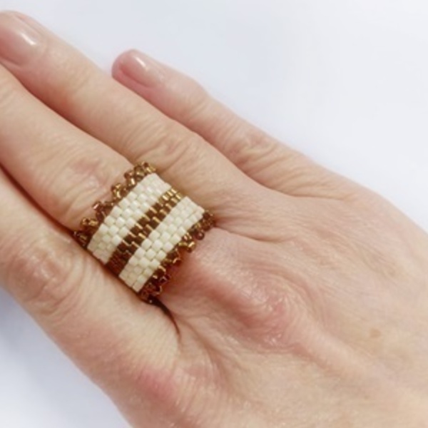 Δαχτυλίδιχειροποίητο εκρού και χρυσαφί με χάντρες Miyuki delica - χάντρες, miyuki delica, σταθερά, μεγάλα - 4