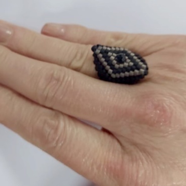 Mαύρο γεωμετρικό δαχτυλίδι με χάντρες Miyuki delica - χάντρες, miyuki delica, σταθερά, δώρα για γυναίκες - 2