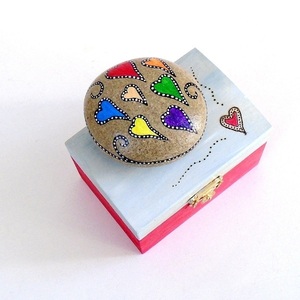 Ξύλινο κουτί και βότσαλο, με καρδιές και μήνυμα αγάπης.. - πέτρα, διακοσμητικές πέτρες, σετ δώρου - 3
